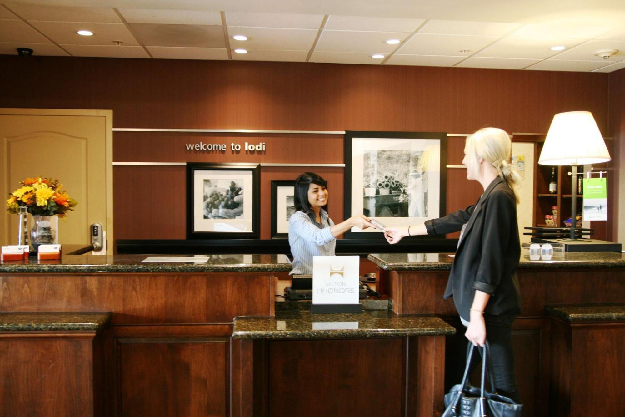 Hampton Inn & Suites Lodi Buitenkant foto